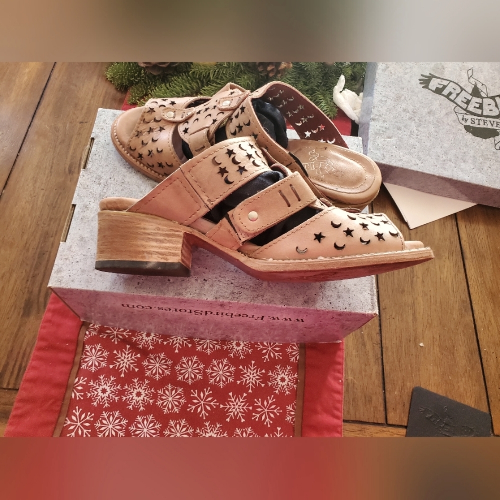 Freebird Blush Moonstar sandals